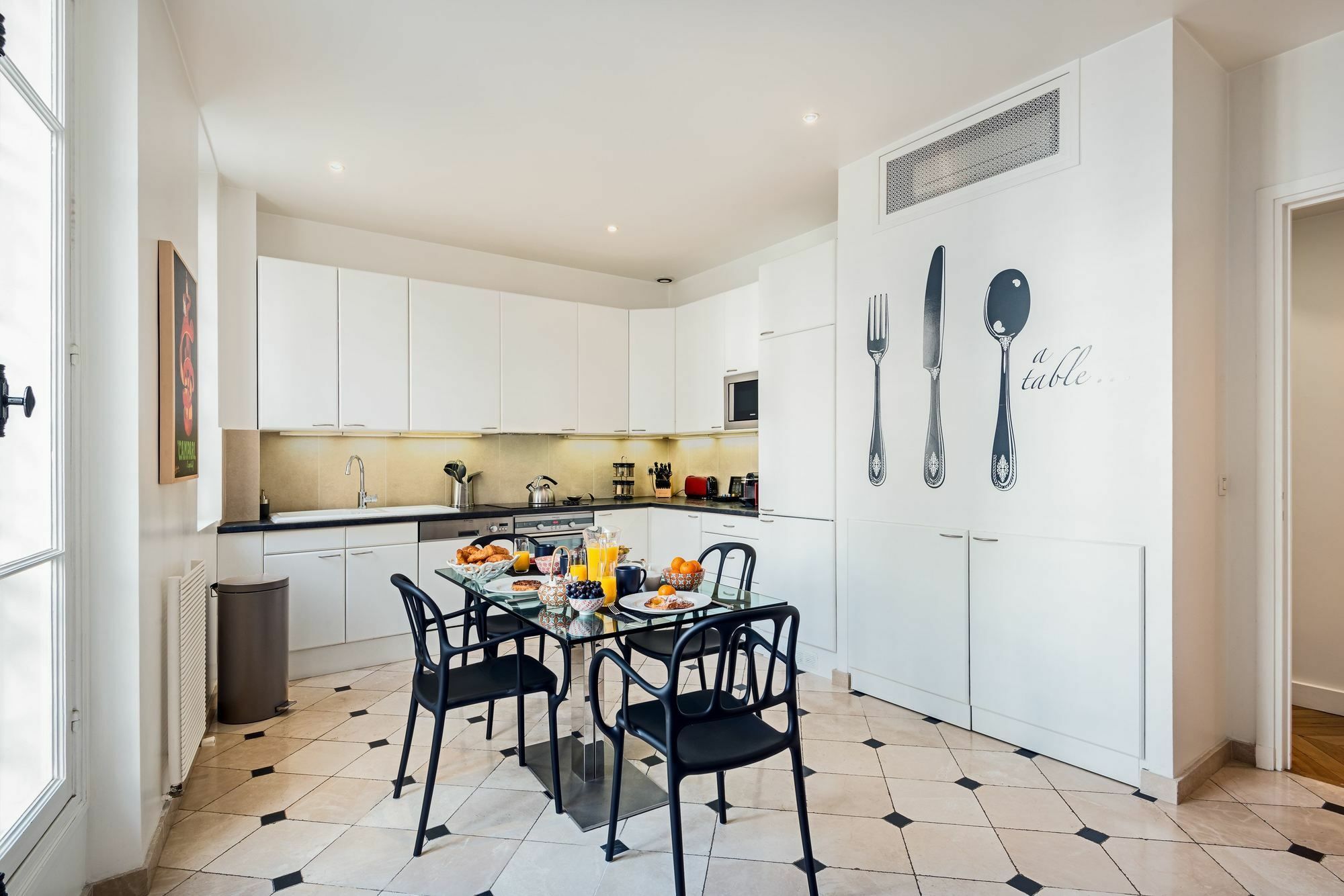 Rue Honore Chevalier - Two Bedroom Apartment *