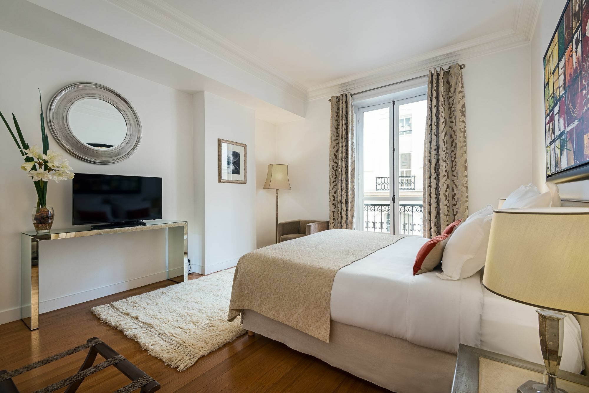 Rue Honore Chevalier - Two Bedroom Apartment