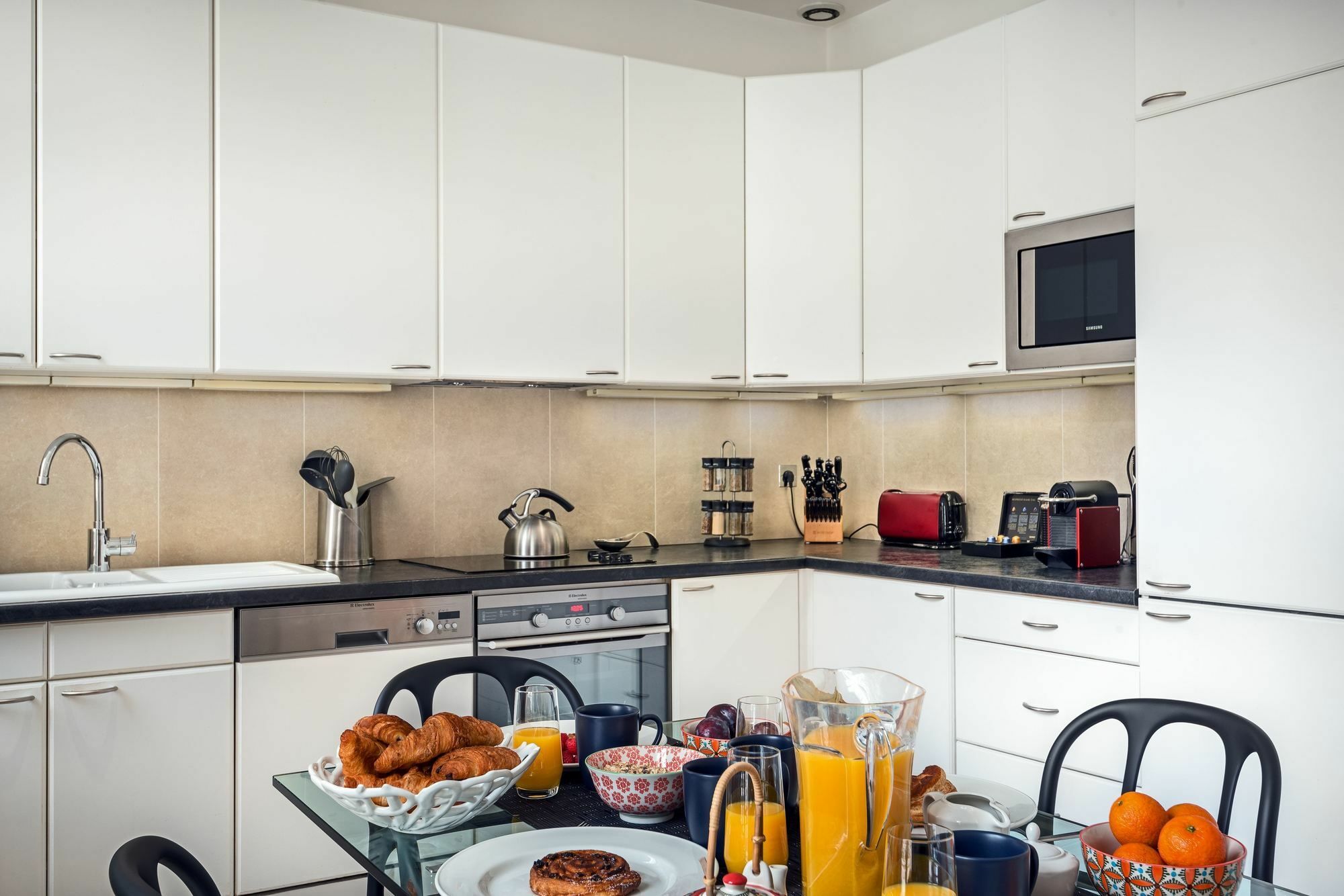 Rue Honore Chevalier - Two Bedroom