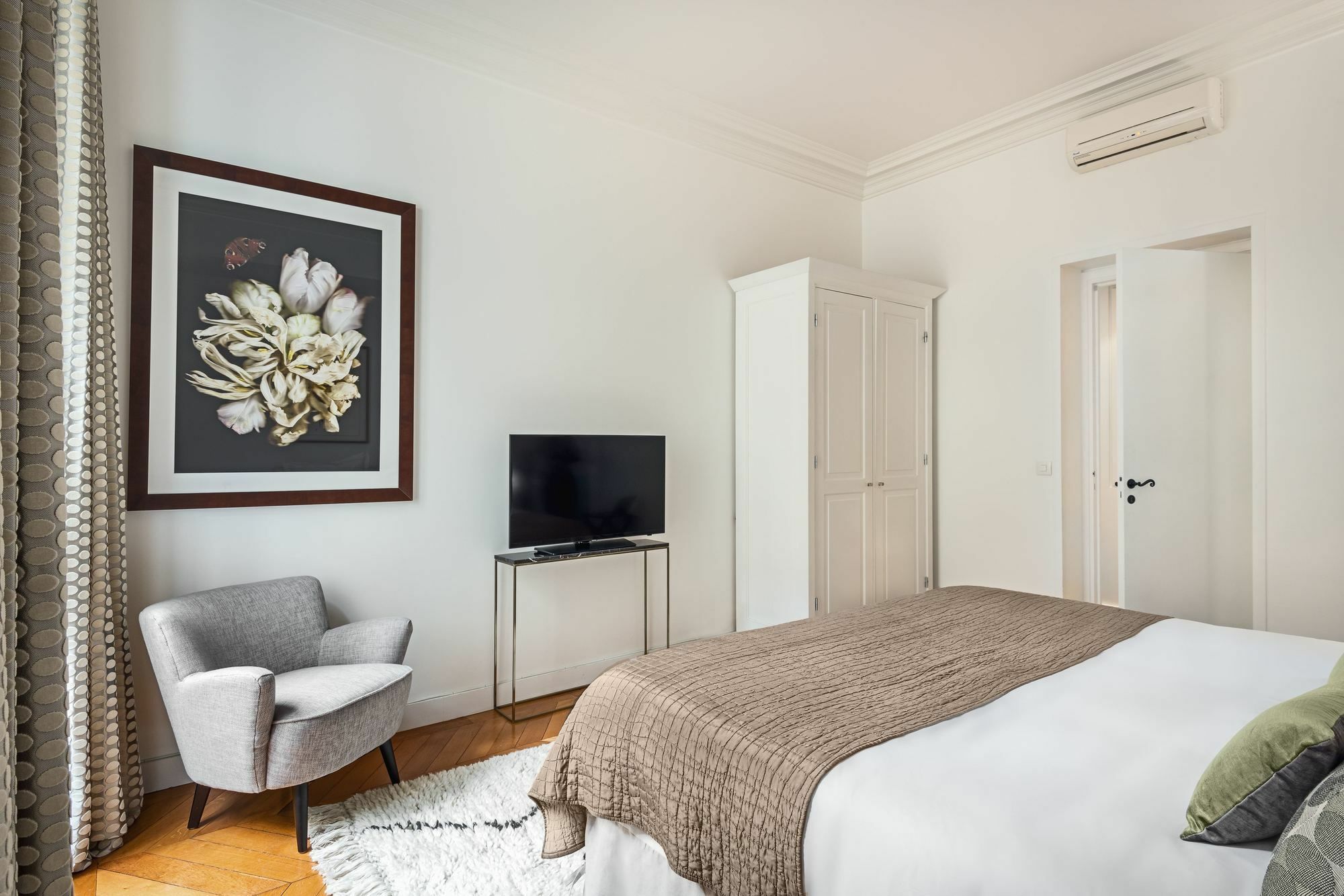 Rue Honore Chevalier - Two Bedroom
